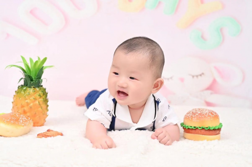 广东宝宝在妈妈肚子里